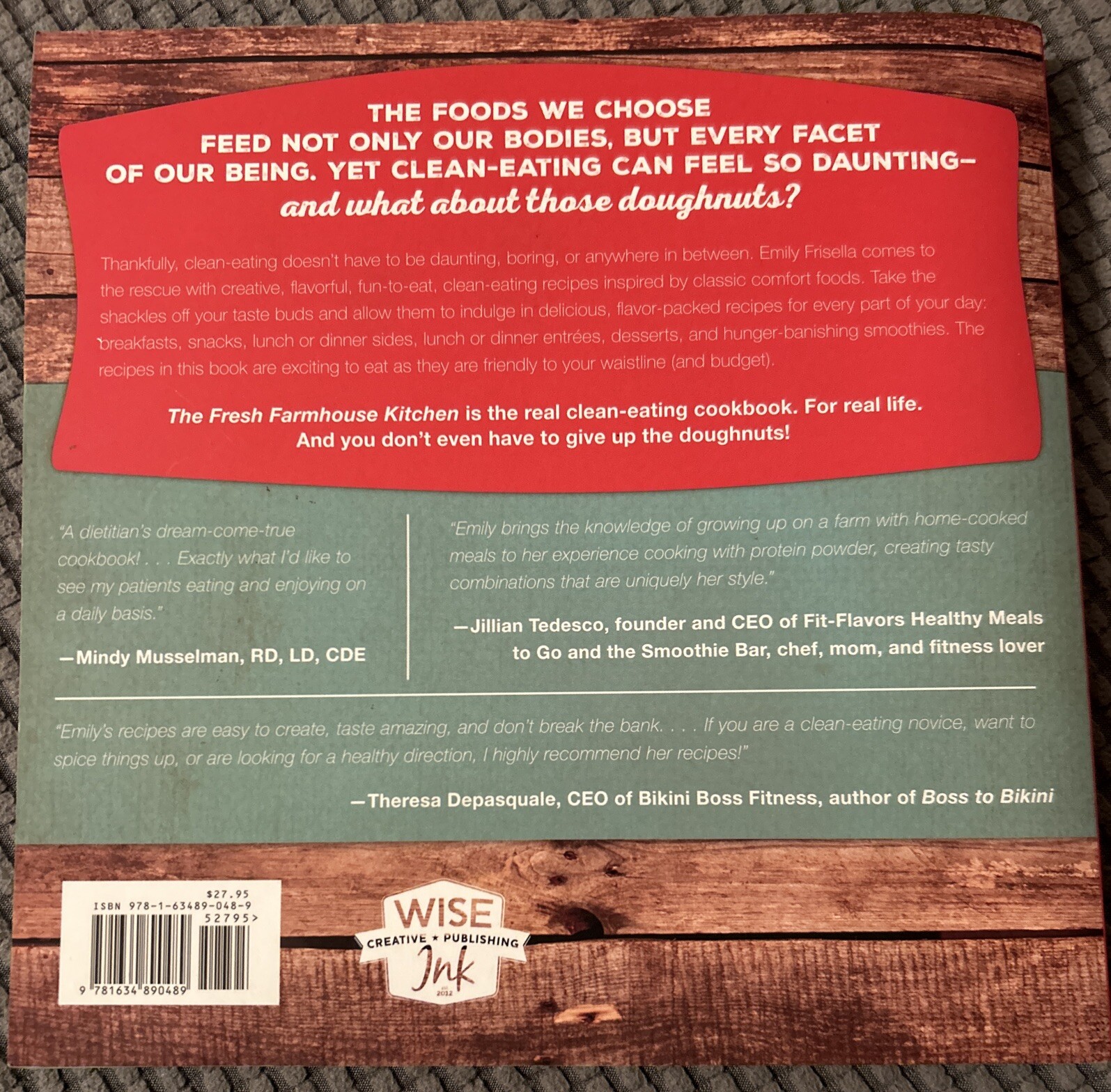 Fresh Farmhouse Kitchen : Clean-Eating Comfort Food by Emily Frisella