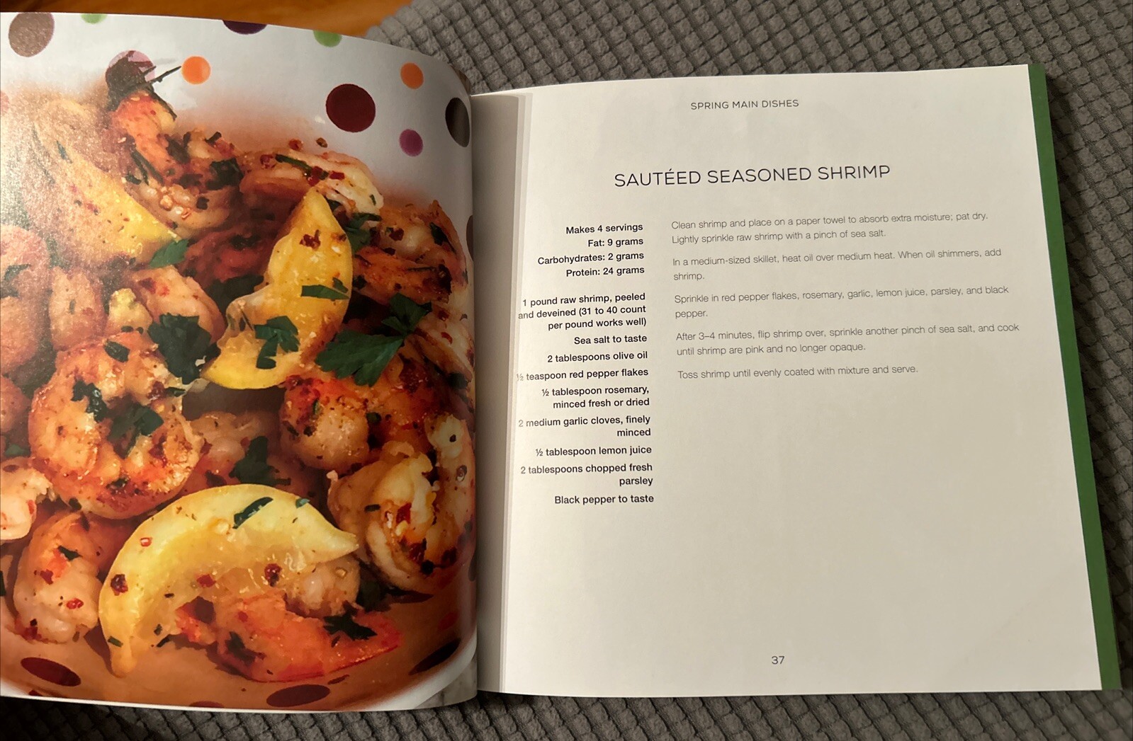 Fresh Farmhouse Kitchen : Clean-Eating Comfort Food by Emily Frisella