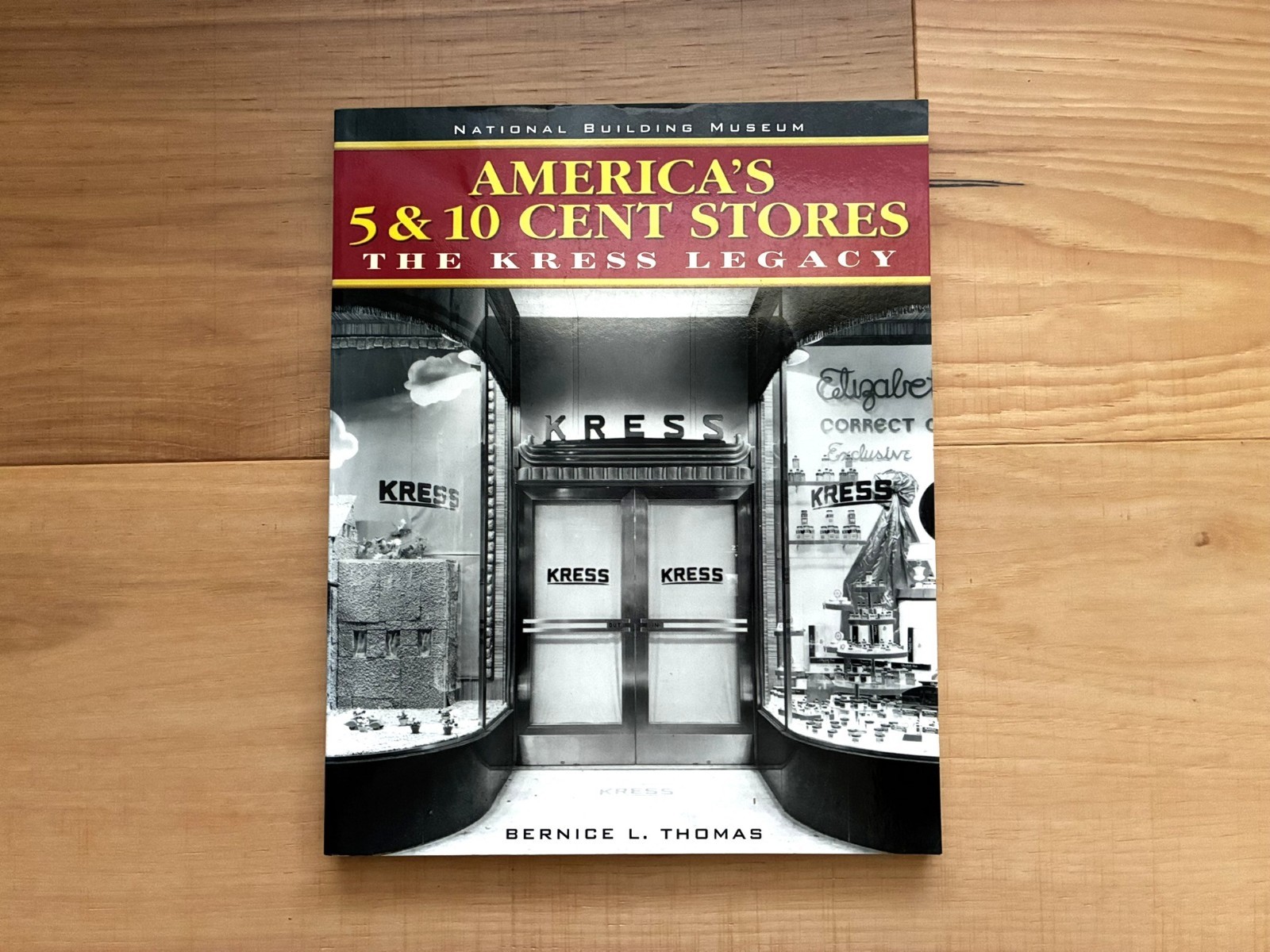 America’s 5 and 10 Cent Stores : The Kress Legacy by Bernice L. Thomas