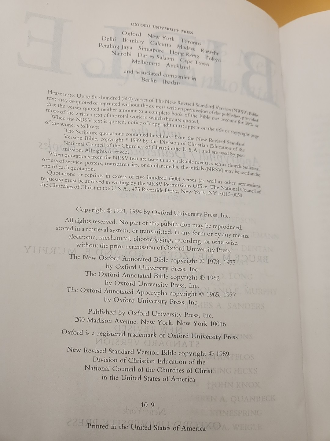New Oxford Annotated Bible with Apocrypha 1994, College Edition Study Bible, PB