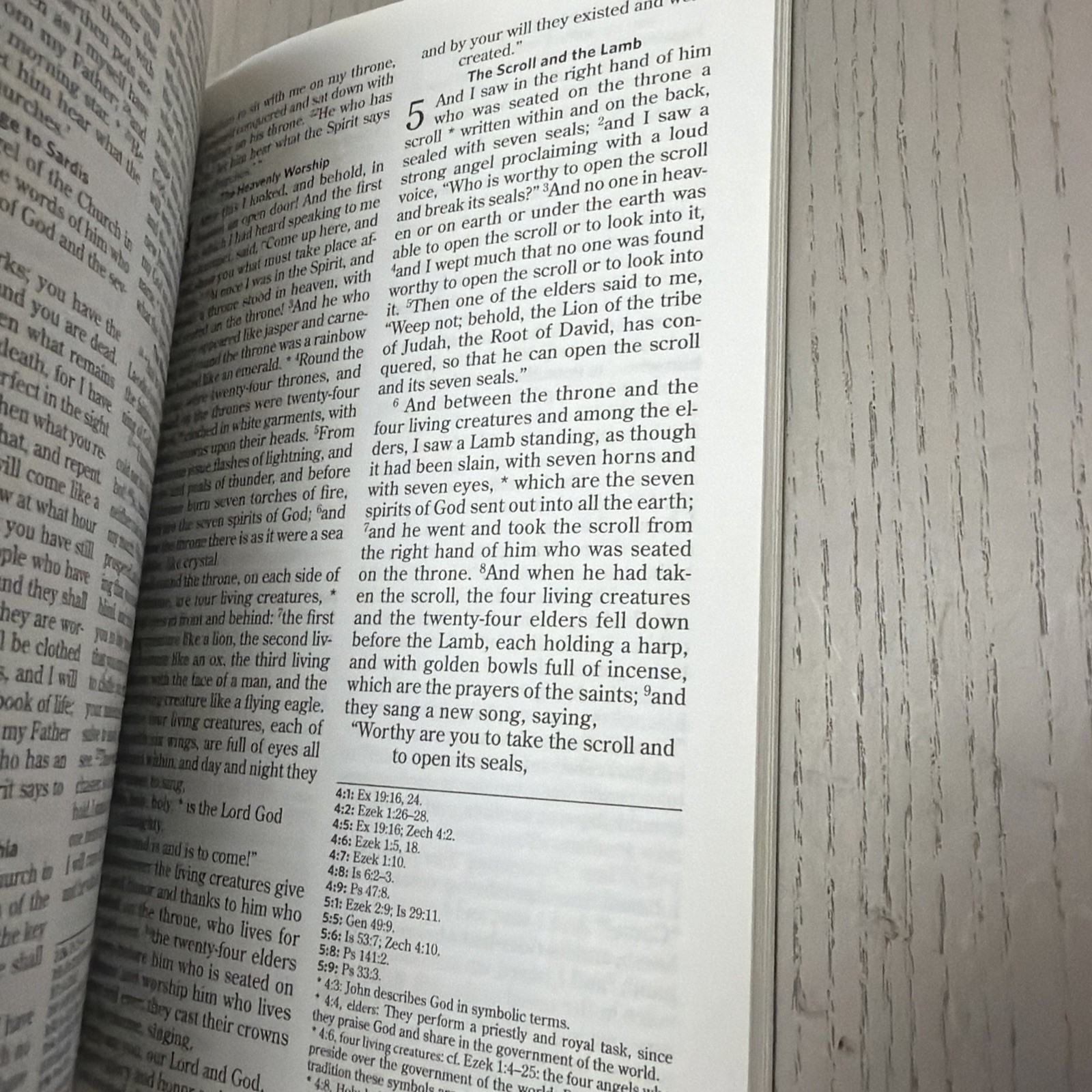 Ignatius Catholic Study Bible New Testament by Scott Hahn and Curtis Mitch…
