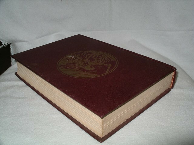 Robin Hood book 1925 Edition, iIlustrated, John C. Winston Co. 344 pages.