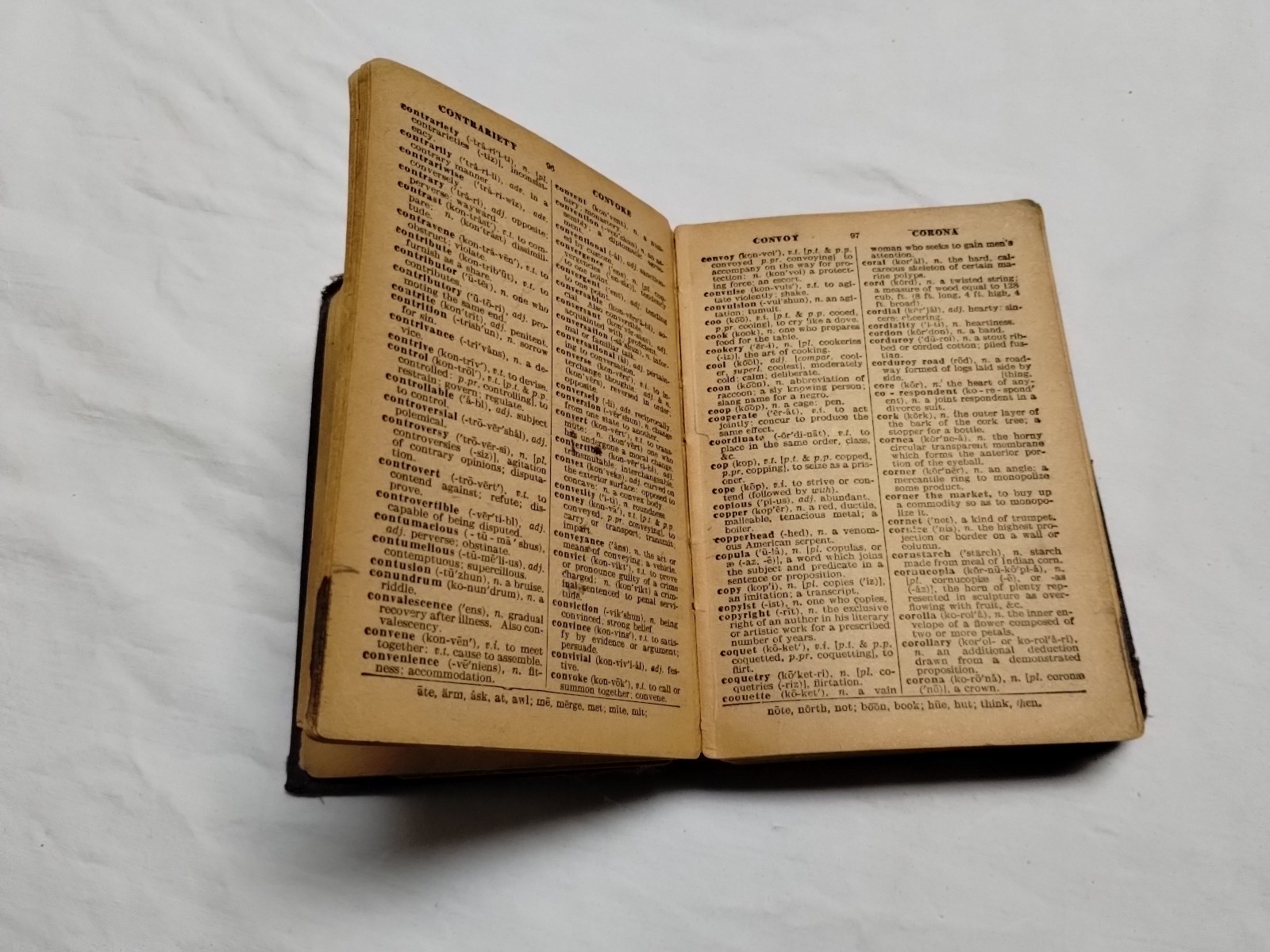 Webster’s Dictionary – Self Pronouncing Condensed – 1900’s HC Missing Date Page