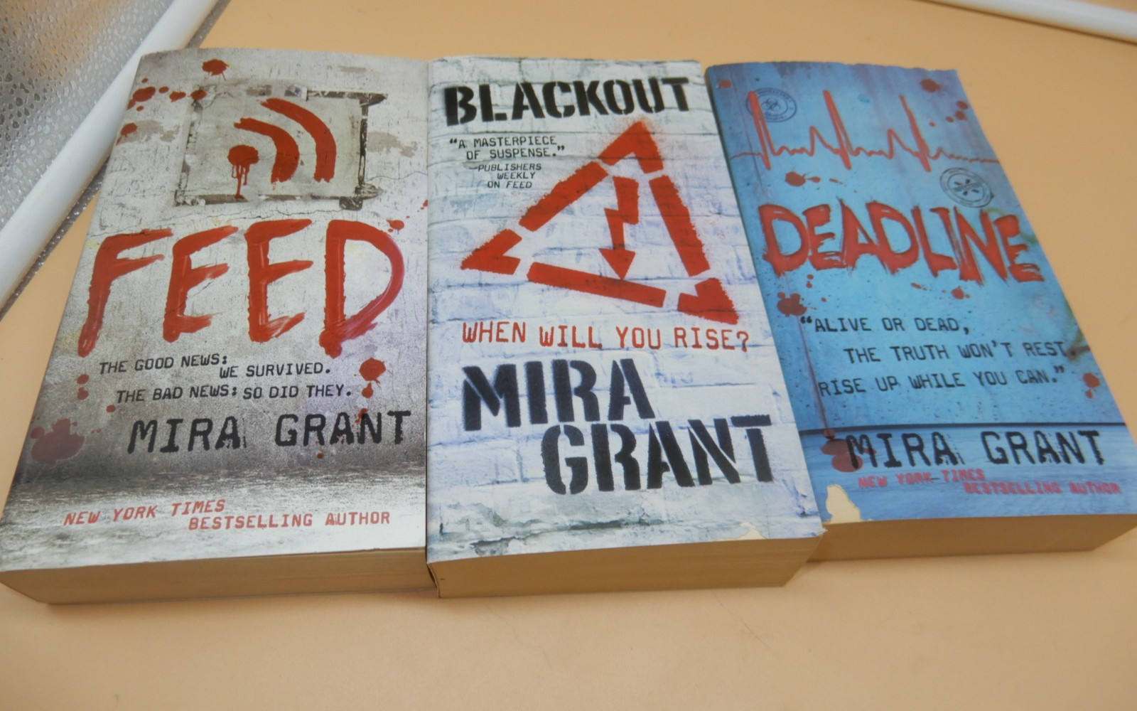 NEWSFLESH zombie Trilogy by Mira Grant FEED DEADLINE BLACKOUT set of 3 PB lot