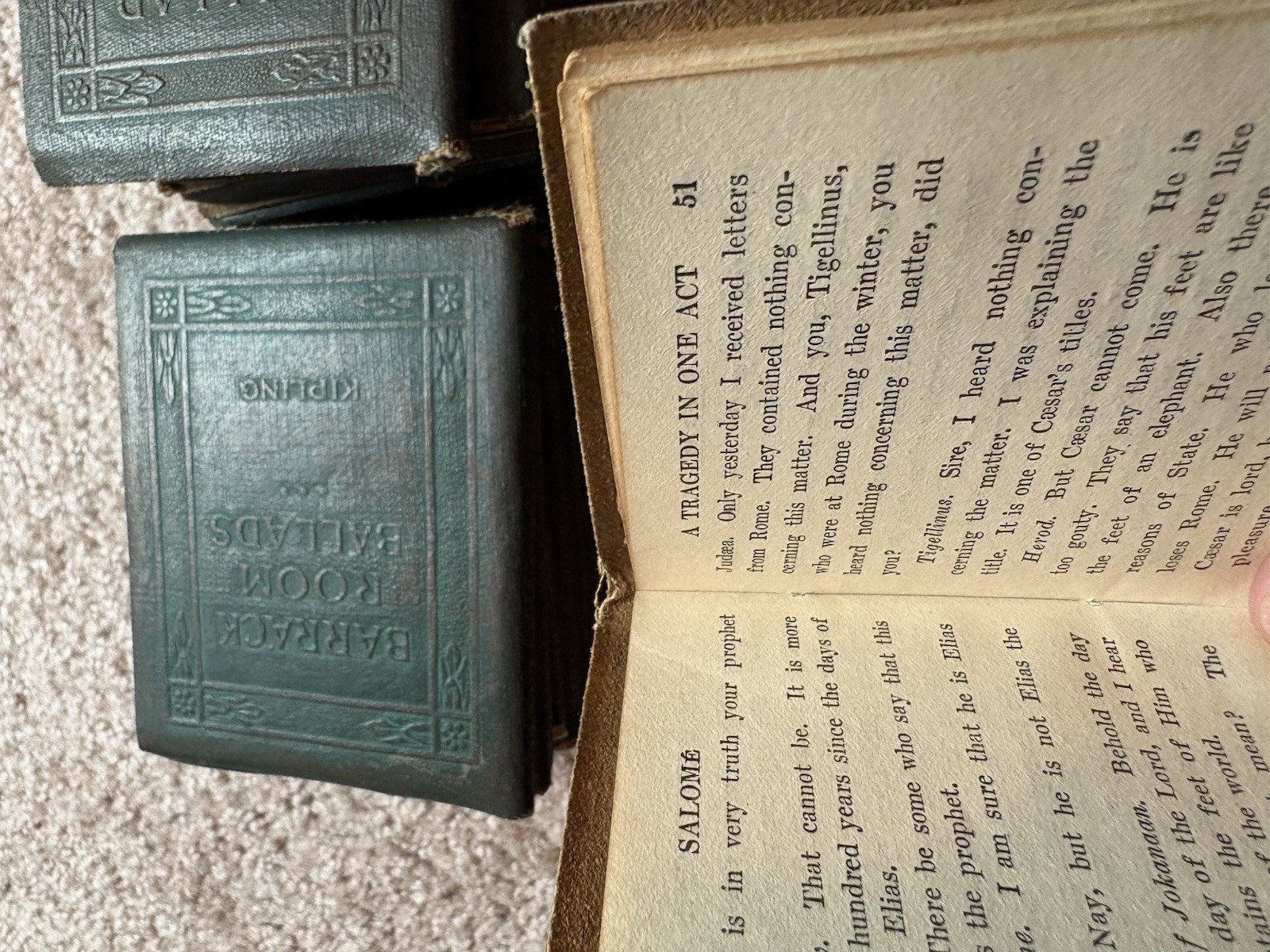 26 Antique Little Leather Library Mini Books Lot Wilde Dickens Stevenson
