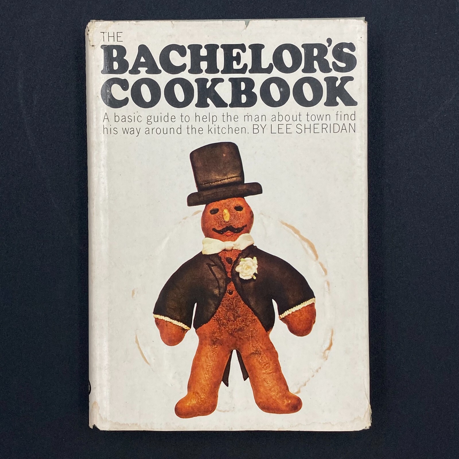 The Bachelor’s Cookbook by Lee Sheridan (1962, HB DJ) GC 190 pages