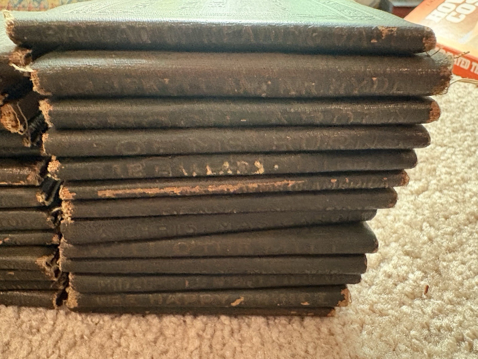 26 Antique Little Leather Library Mini Books Lot Wilde Dickens Stevenson